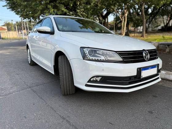 VOLKSWAGEN JETTA 2.0 TSI HIGHLINE 211CV GASOLINA 4P TIPTRONIC VOLKSWAGEN JETTA 2.0 TSI HIGHLINE 211CV GASOLINA 4P TIPTRONIC